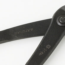 Load image into Gallery viewer, Made in Japan and brand engraving on the pliers handles
