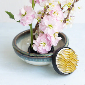 2PCS Japanese Ikebana Essential Tool Set [ Brass Kenzan + White & Blue Vase ]